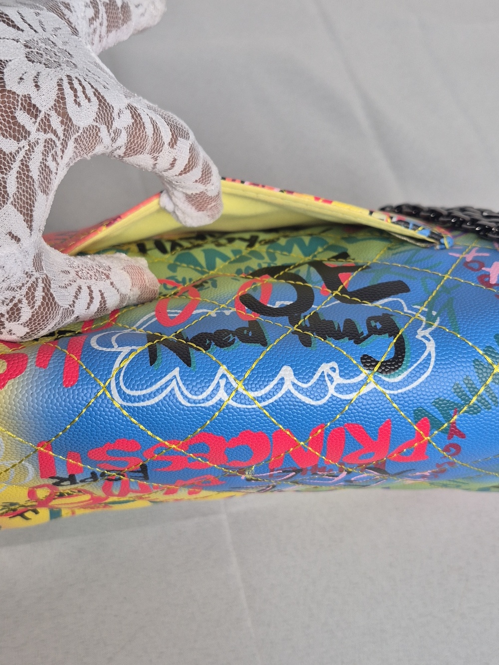 Graffiti Print Chain Shoulder Bag - Multicolor - Picture 10 of 12